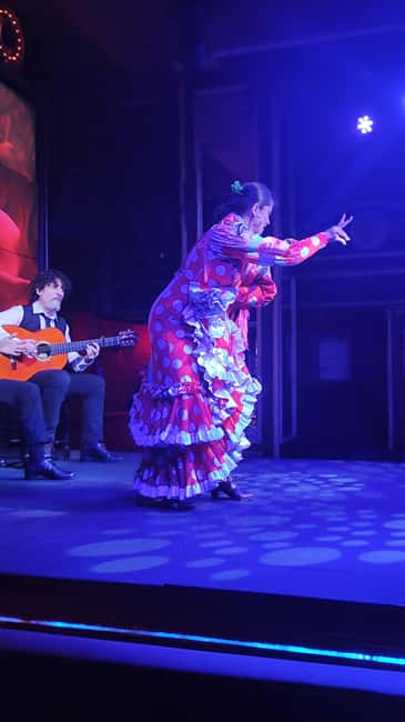 Malaga: PREMIUM TAPAS TOUR Paella, Tapas, Winery & Flamenco - Starting at Alameda Principal and catching the welcome wine