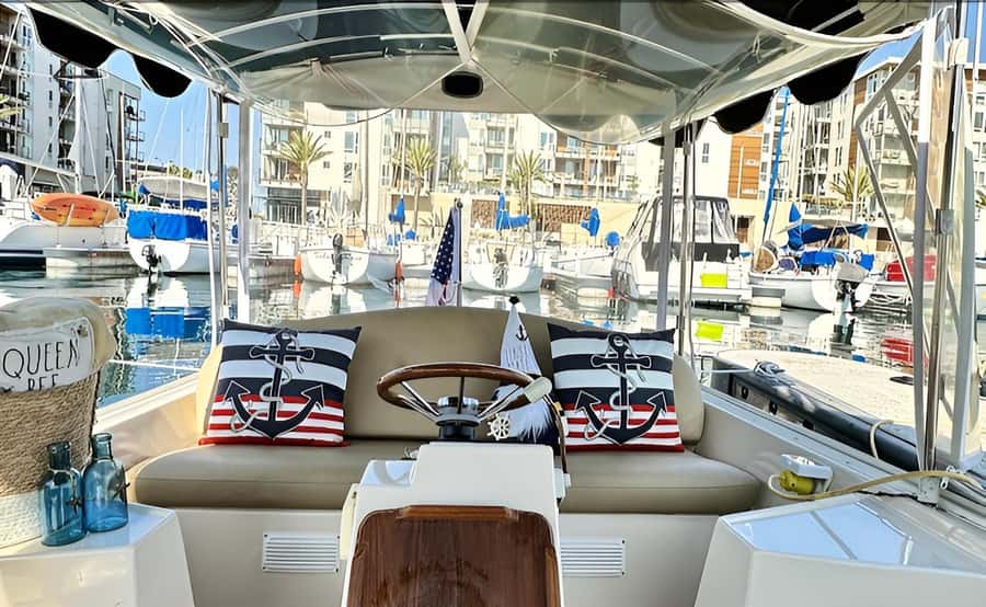 Marina Del Rey Luxury Boat Cruise Wine, Charcuterie Sealions - A luxury Duffy boat ride that actually feels personal