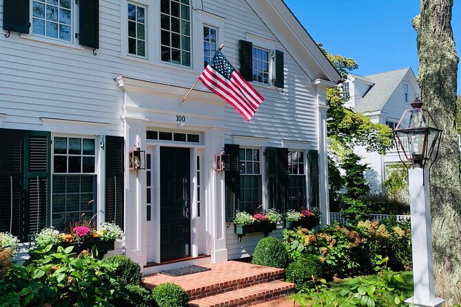 Marthas Vineyard Luxury Tour (2hrs) - Oak Bluffs Harbor and the East Chop Bluff Finish