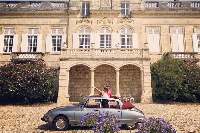 Médoc luxury wine tour aboard a Citroën DS Limousine Convertible - Cruising the Castles road in the DS convertible