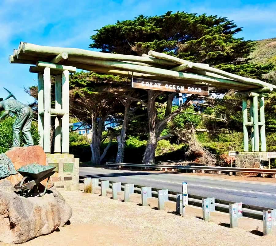 Melbourne Great Ocean Rd Reverse Tour London Bridge Wildlife - Reverse Great Ocean Road: why changing direction matters