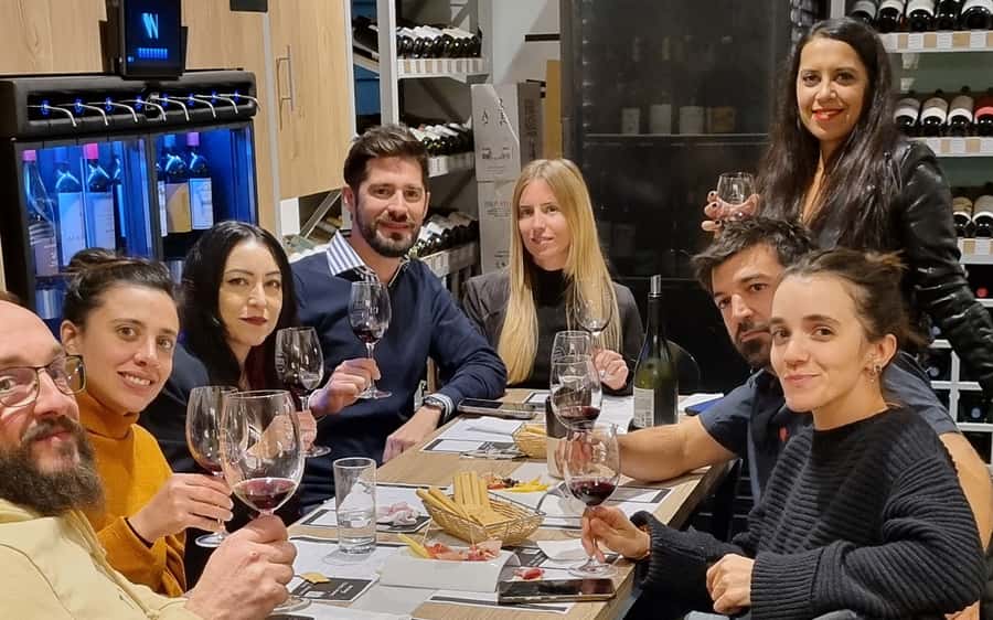 Mendoza: Premium Wine Tasting - Entering the Código Vinario wine shop and the 2-hour flow