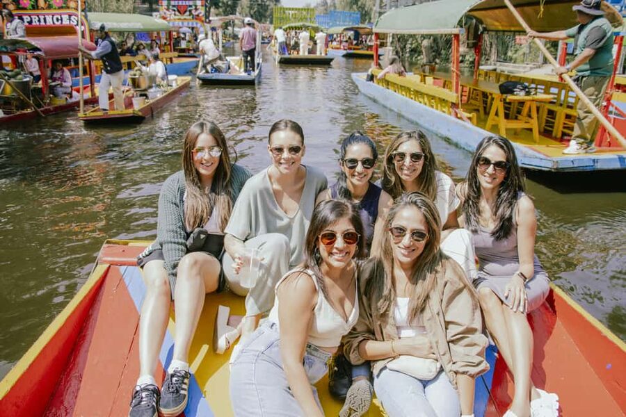 Mexico City: Xochimilco Boat with Guacamole & Premium Drinks - Cooking class and snacks: the food rhythm between sips
