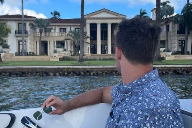 Miami Express Private Boat a 1- Hour Luxury Experience - Your boat experience: speed, space, and the Monterey M225 feel
