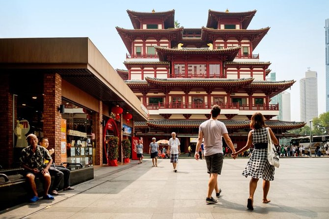 Michelin Premium Food Tour with Hawker Centre & Chinatown Tour - Chinatown first: Sri Mariamman Temple and the Street of the Dead story