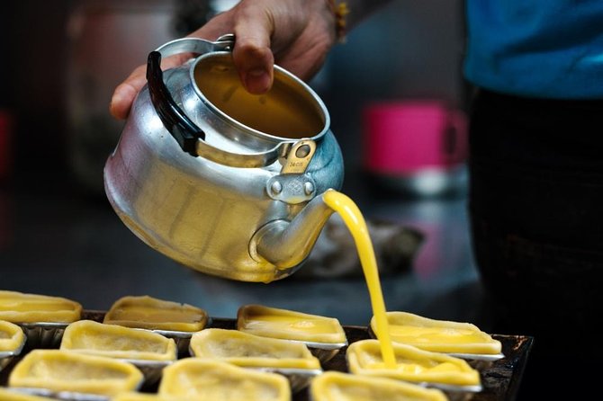 Michelin Premium Food Tour with Hawker Centre & Chinatown Tour - Meeting point and timing: Chinatown Point at 4:30 pm