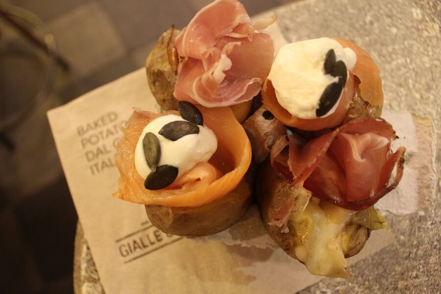 Milan’s Full-Meal Gourmet Food Tour - More Than Tastings - Via Dante street food: quick bites that keep the route moving
