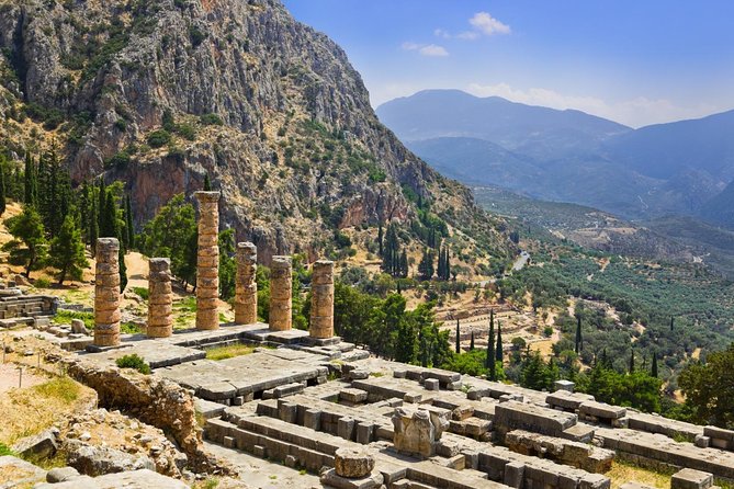 Mystical Delphi & Hosios Loukas Byzantine Wonder Luxury Day Tour - Arachova Mountain Town Break: Views, Textiles, and the Local Color