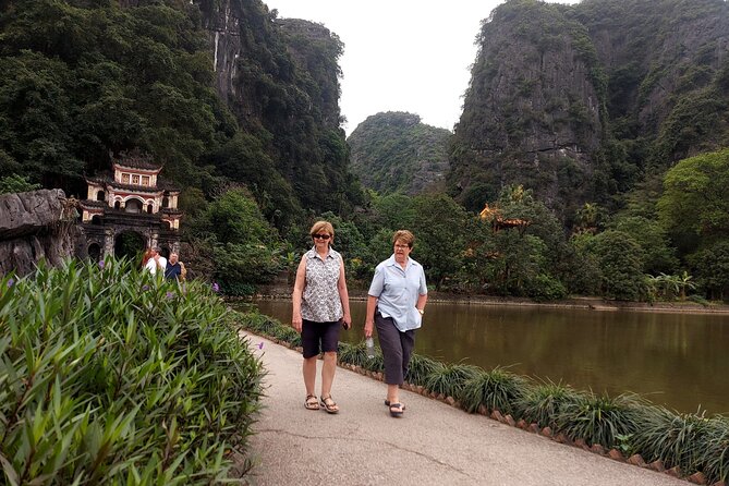 Ninh Binh Luxury Day Tour by Limousine- Small Group- All included - Hoa Lu and the Temple Story Behind Vietnam’s Buddhism Origins