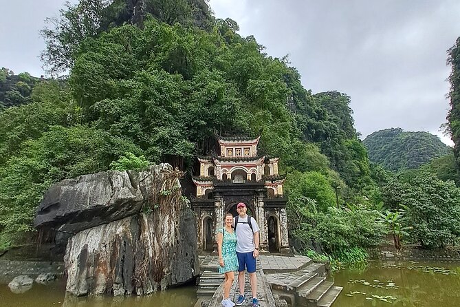 Ninh Binh Luxury Day Tour by Limousine- Small Group- All included - Mua Cave on Lying Dragon Mountain for Big Tam Coc Views