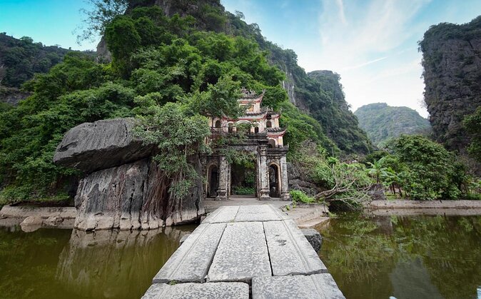 Ninh Binh Luxury Tour 2 Days 1 night by limousine See Hidden Gems - From Hanoi to Ninh Binh in a luxury limousine van