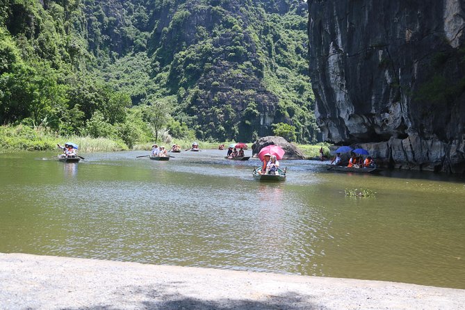 Ninh Binh Luxury Tour 2 Days 1 night by limousine See Hidden Gems - Bai Dinh Pagoda: electric car entry, 1,000+ steps, and massive Buddha scale