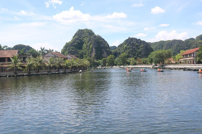 Ninh Binh Luxury Tour 2 Days 1 night by limousine See Hidden Gems - Hoa Lu: the ancient capital of Vietnam in the 10th century