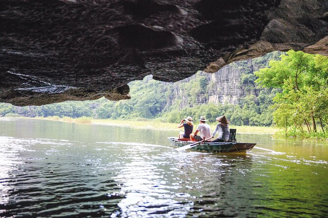 Ninh Binh Small Group Day Tour from Hanoi by Luxury DCAR - Guides and Group Vibe: Why People Keep Mentioning Long and Jobs
