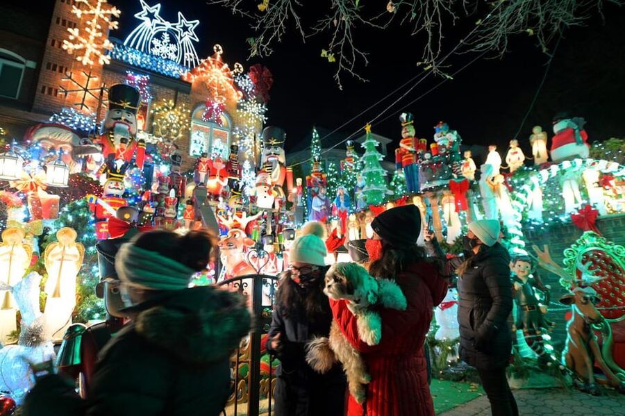 NYC: Dyker Heights and NYC Holiday Lights Luxury Bus Tour - Where You Board and How the Tour Starts Smoothly