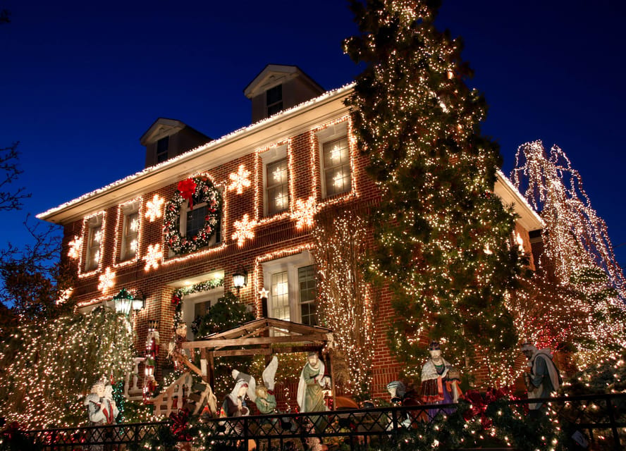 NYC: Dyker Heights and NYC Holiday Lights Luxury Bus Tour - One World Trade Center and the Harbor: More Than Just Twinkle Time