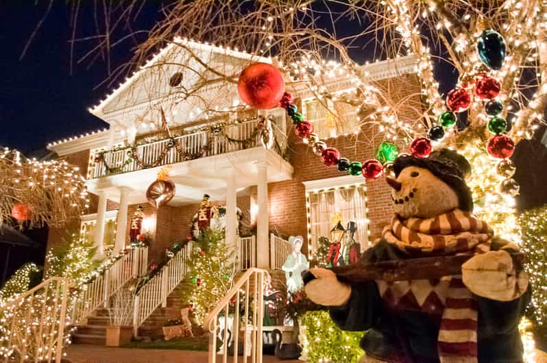 NYC: Dyker Heights and NYC Holiday Lights Luxury Bus Tour - Dyker Heights Christmas Lights: The Main Event (and the Timing Reality)
