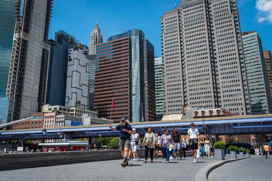 NYC: Half-Day Luxury Bus Tour of Top Highlights - Brooklyn Bridge Photo Stop: The Skyline Angle You’ll Remember