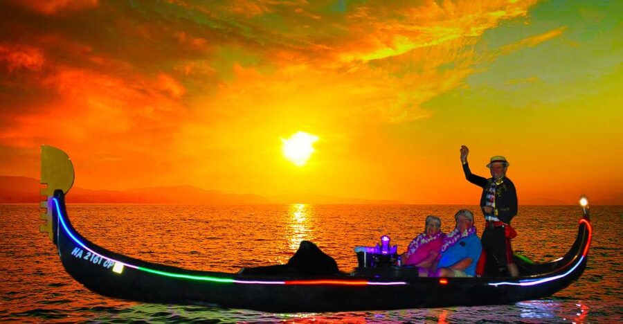 Oahu: Luxury Gondola Cruise with Drinks and Pastries - Honolulu Skyline Time, the Gondola Way