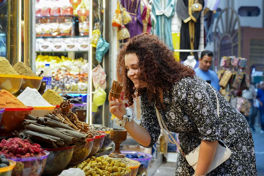 Old Dubai: Premium Guided Tour with Street Food & Abra Ride - Spice Souk time in Dubai: how to shop without getting lost