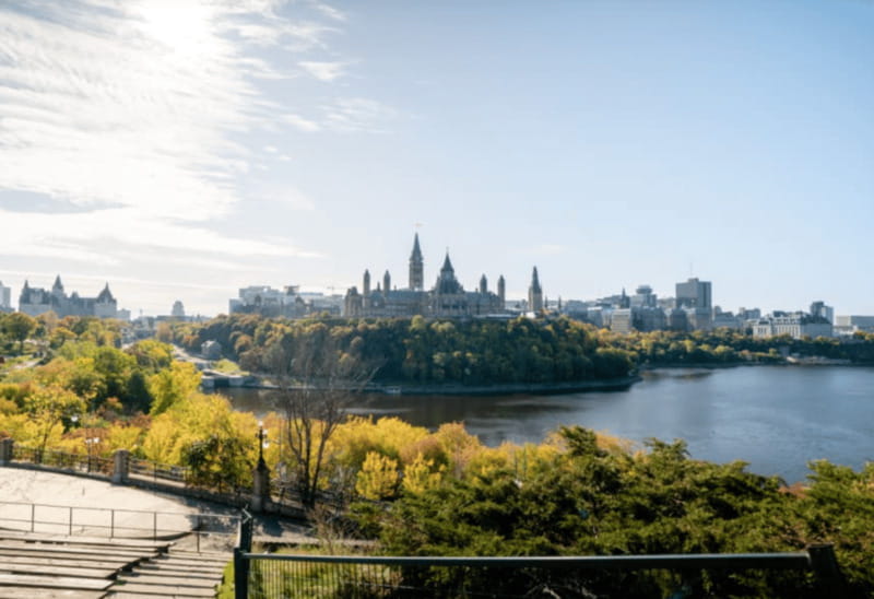 Ottawa Premium Small Group Tour with Canal Cruise - Rockcliffe Park drive and Rockcliffe Lookout: where the best photos start