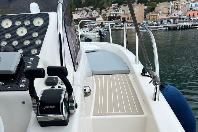 Palermo: Boat tour luxury - Stop 2: Spiaggia di Mondello for a Music-Plus-Swim Beach Hour