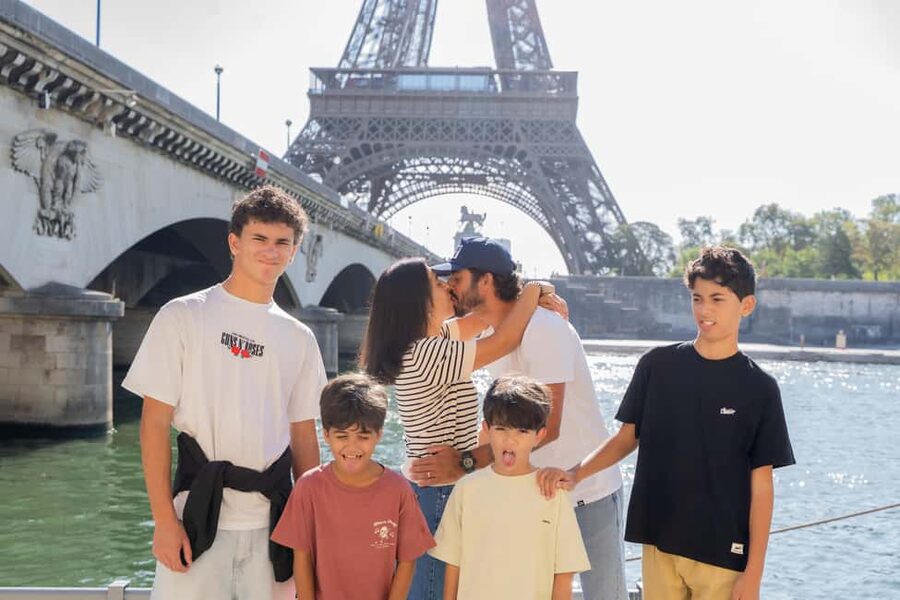 Paris: Eiffel Tower Premium Photoshoot - Key things that make this photoshoot practical