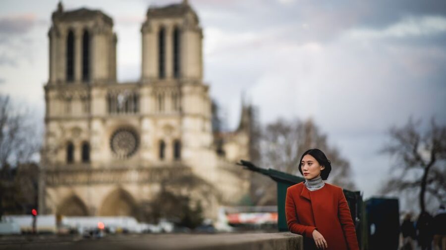 Paris: Premium Film Director Photoshoot & Natural Direction - Where it starts: Bir-Hakeim and that first big Paris moment