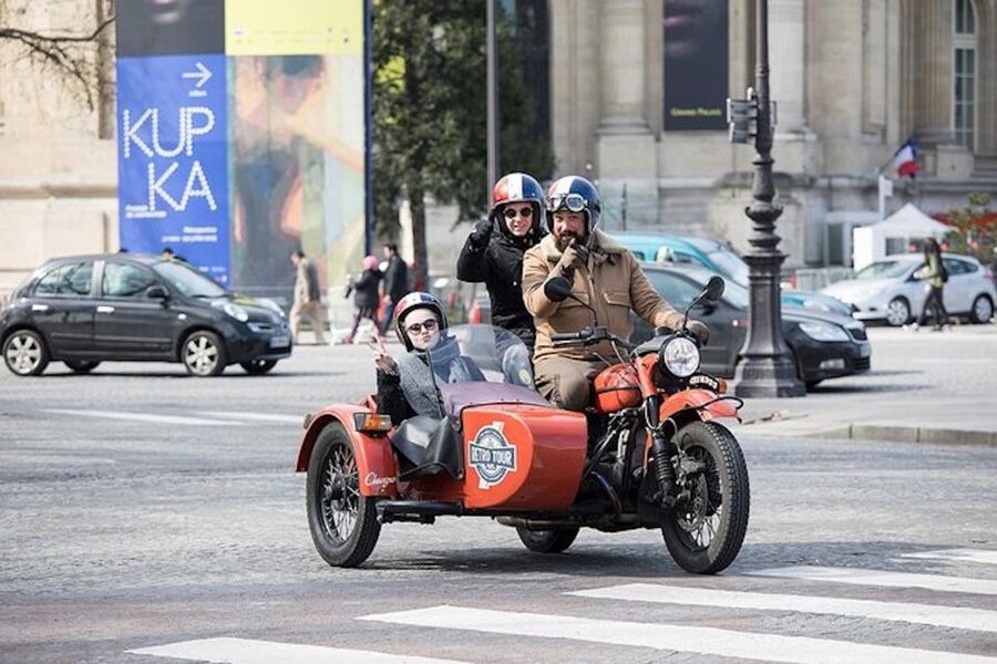 Paris Premium & Private Highlights city tour on Sidecar - Route Options: Île-de-la-Cité and Notre-Dame or Seine Piers and the Eiffel Tower