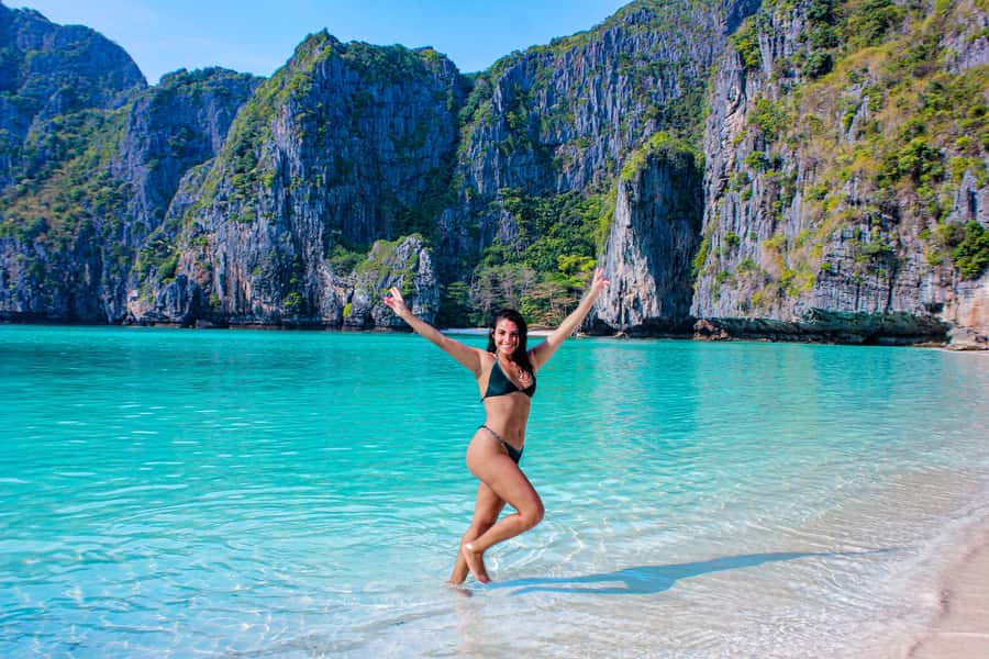 Phi Phi & Bamboo Islands: Premium Day Trip w/ Seaview Lunch - Royal Phuket Marina Check-In: Welcome Refreshments and Safety Briefing