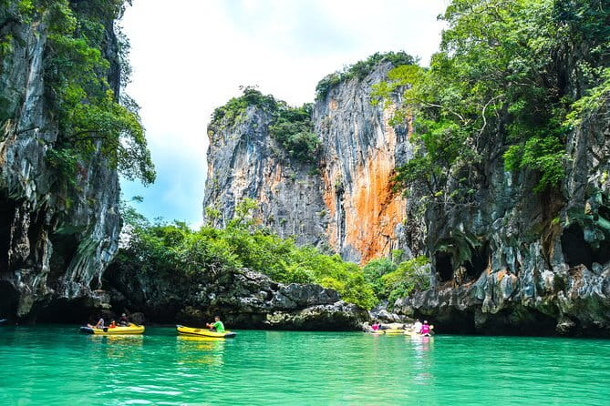 Phi Phi Islands and Khai Island by Premium Speed Catamaran - Phi Phi Don: lunch break plus a little walking in real island streets