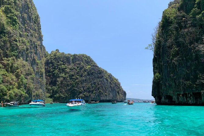 Phi Phi Islands & Maya Bay: Premium Service & All-Day Food - Boat Comfort, Crew Service, and the Reality of Shared Space