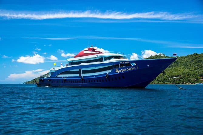Phi Phi Maya and Maithon by Indigo Luxury Catamaran in Phuket - Pileh Bay by long-tail: photos and quiet water before you reach Maya Bay