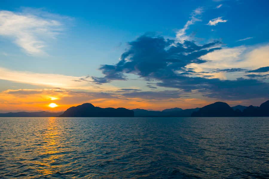 Phuket: James Bond Island Luxury Sunset Cruise - Phang Nga Bay cruising: leaning rocks, cinematic scenery