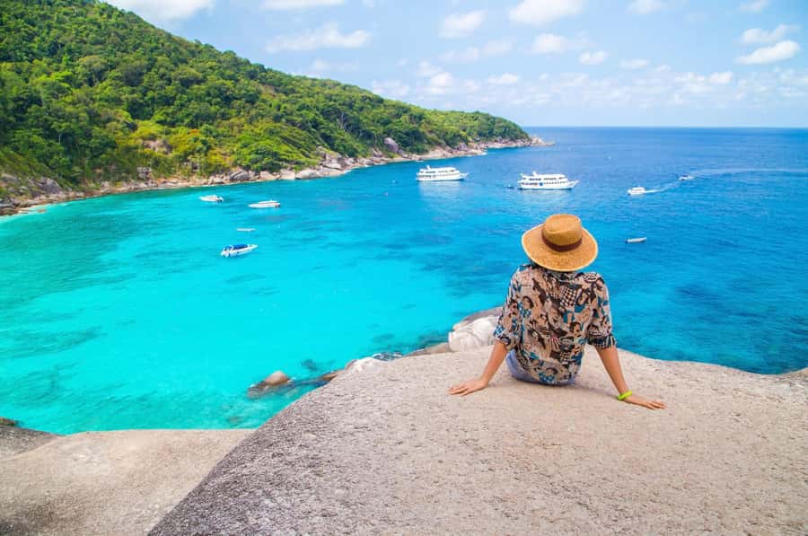 Phuket/Khaolak: Similan Islands Speed Catamaran Premium Trip - Pier breakfast and getting set up before the islands