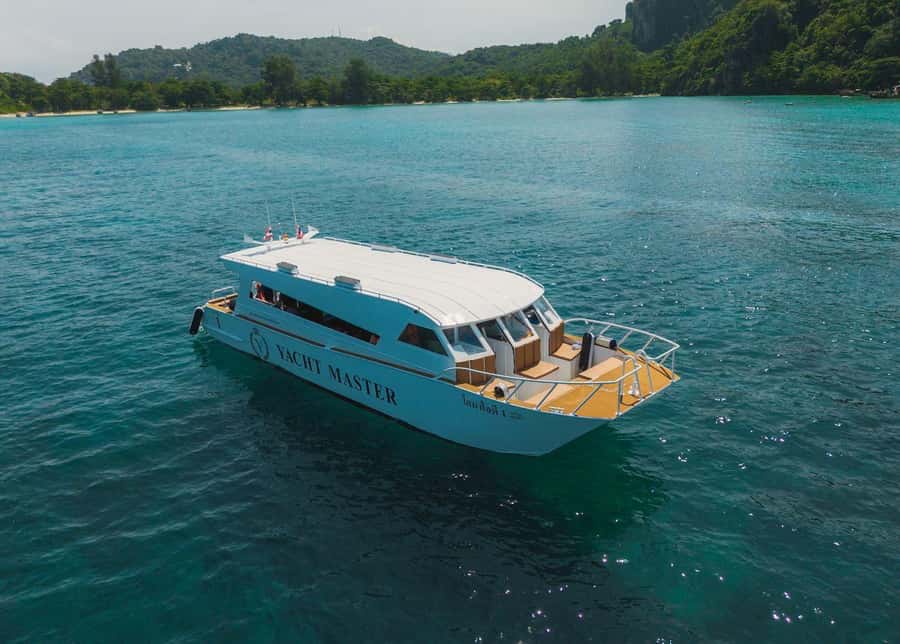 Phuket: Phi Phi, Bamboo & Maithon by Premium Speed Catamaran - Phi Phi Don: buffet lunch that actually fills you up