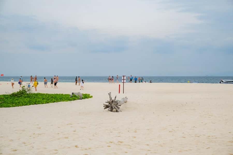 Phuket: Phi Phi, Bamboo & Maithon by Premium Speed Catamaran - Price and value: is ~$87 worth a full 10 hours?