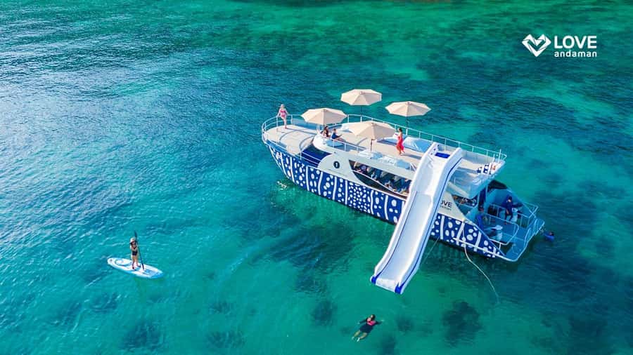 Phuket: Phi Phi Maiton Island Sunset Premium Catamaran Tour - Phi Phi Leh viewpoints and the Maya Bay photo moment