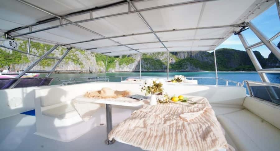 Phuket: Phi Phi, Maya, and Maiton by Luxury Yacht with Lunch - Phi Phi Don lunch and the photo machine: what you’re really buying