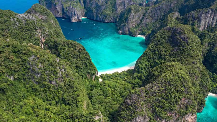 Phuket: Phi Phi, Maya & Bamboo By Premium Speed Catamaran - Catamaran Ride: fast, fun, and sometimes bumpy