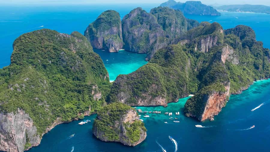 Phuket: Phi Phi, Maya & Bamboo By Premium Speed Catamaran - Phi Phi Don snorkeling and lunch: the part that depends most on your vibe