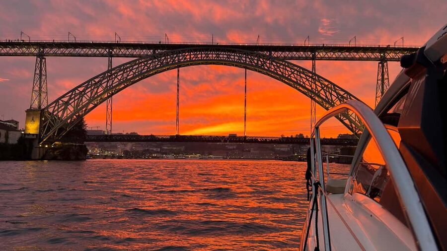 Porto: Luxury 6 Bridges Yacht Cruise with Wine & Snacks - Key highlights you’ll actually feel