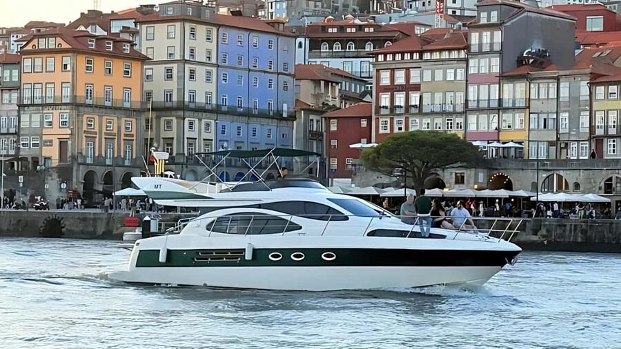 Porto: Luxury 6 Bridges Yacht Cruise with Wine & Snacks - Freixo Marina meeting point: the one logistics detail worth planning