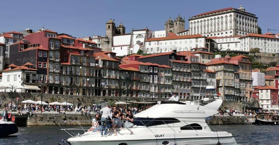 Porto: Luxury Yacht Tour of the 6 Bridges and Douro Estuary - Where you start in Vila Nova de Gaia (and what to expect right away)