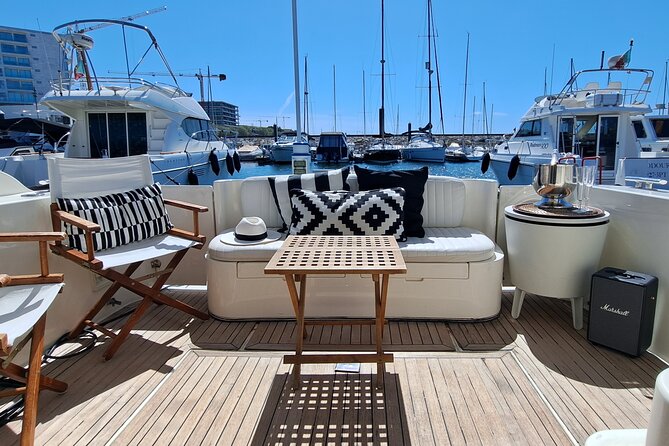 PORTO : Premium Yacht Tour – 6 Bridges & Douro Estuary Reserve - Meeting at Marina da Afurada and your first river views