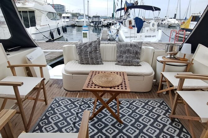PORTO : Premium Yacht Tour – 6 Bridges & Douro Estuary Reserve - Welcome drink and what you get (and don’t get) onboard