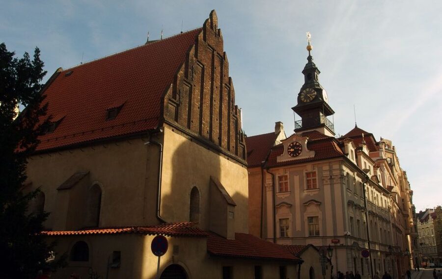 Prague: Jewish Quarter Premium Tour - Meeting at the Golem Café: Finding the Start Point Fast