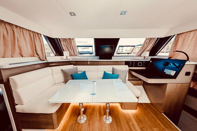 PREMIUM catamaran excursion archipelago of La Maddalena - Why the Premium catamaran style fits La Maddalena so well