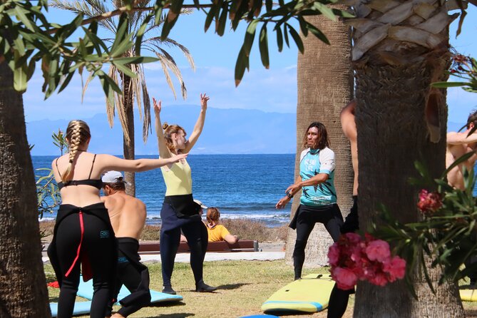 Premium Group Surf (2h) – Only 5 Students, Team Incl (+ 13 years) - Your instructor experience: small-group attention and a coach with energy