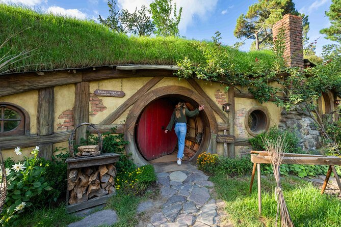 Premium Hobbiton Small Group Day Tour from Auckland - Alexander Sheep Farm and the Waikato Farming Region